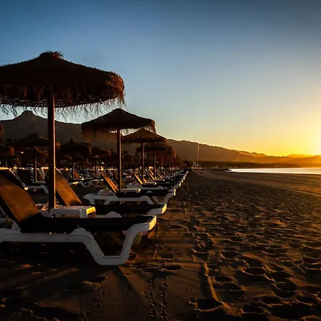 Marbella Banus Suites - Banus - Playas Del Duque - Luxury 2Br - 2Ba - Heart Of Puerto Banus Direct Beach Access - Steps From Marina & El Corte Ing Luxury Shopping - 35,000 M2 Tropical Gardens - 3 Pools - 2 Onsite Restaurants - Ideal For Families Марбелья