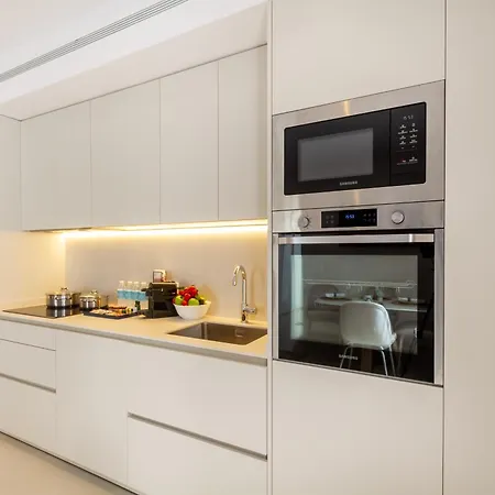 Marbella Banus Suites - Banus - Playas Del Duque - Luxury 2Br - 2Ba - Heart Of Puerto Banus Direct Beach Access - Steps From Marina & El Corte Ing Luxury Shopping - 35,000 M2 Tropical Gardens - 3 Pools - 2 Onsite Restaurants - Ideal For Families