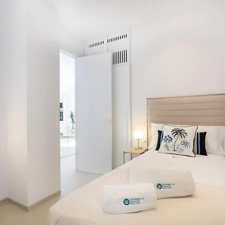 Marbella Banus Suites - Banus - Playas Del Duque - Luxury 2Br - 2Ba - Heart Of Puerto Banus Direct Beach Access - Steps From Marina & El Corte Ing Luxury Shopping - 35,000 M2 Tropical Gardens - 3 Pools - 2 Onsite Restaurants - Ideal For Families