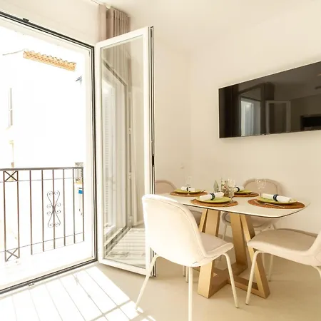 Marbella Banus Suites - Banus - Playas Del Duque - Luxury 2Br - 2Ba - Heart Of Puerto Banus Direct Beach Access - Steps From Marina & El Corte Ing Luxury Shopping - 35,000 M2 Tropical Gardens - 3 Pools - 2 Onsite Restaurants - Ideal For Families